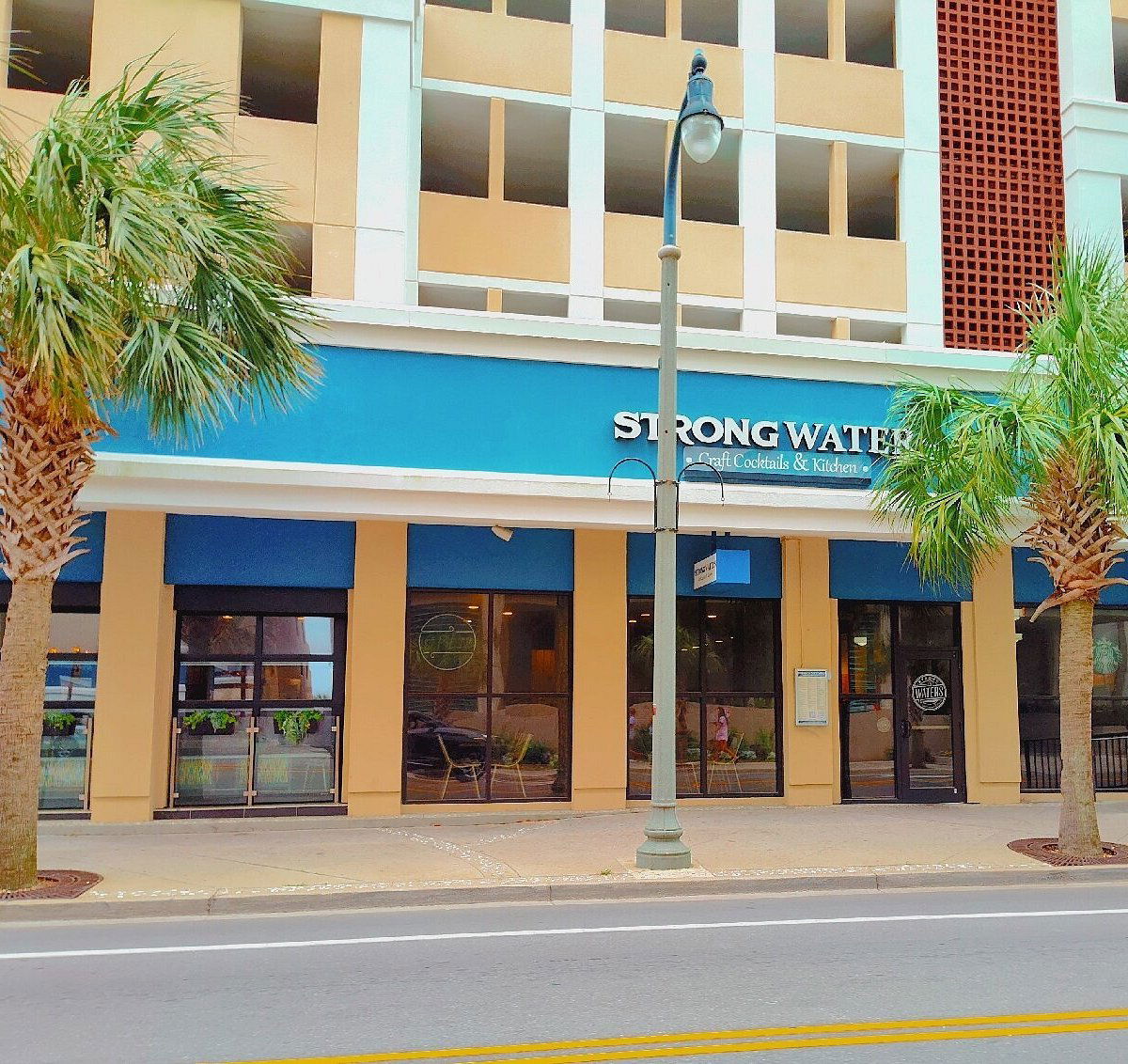 Strong Waters Craft Cocktails & Kitchen, Restaurant in Myrtle Beach