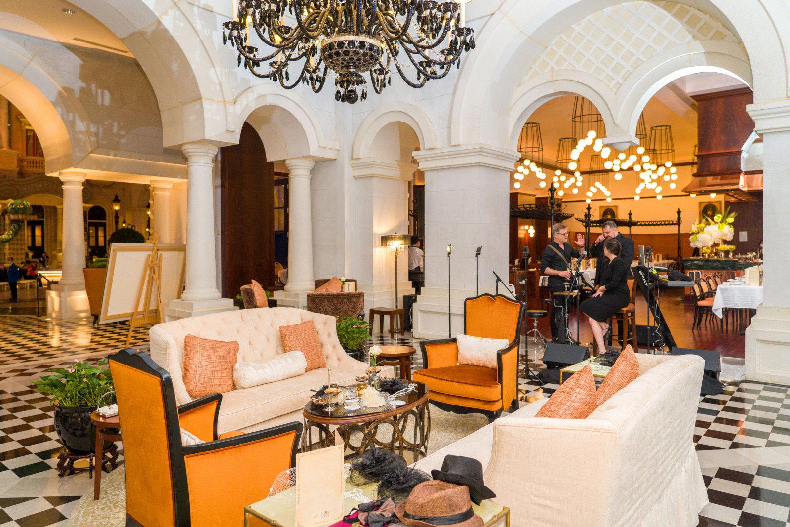 Aux Beaux Arts, MGM, China