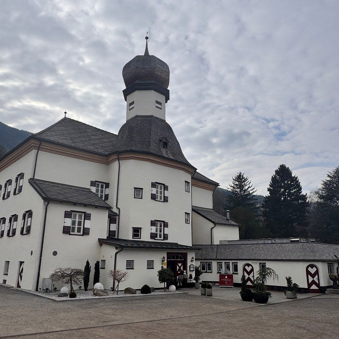 Schloss Mitterhart, Restaurant in Vomp