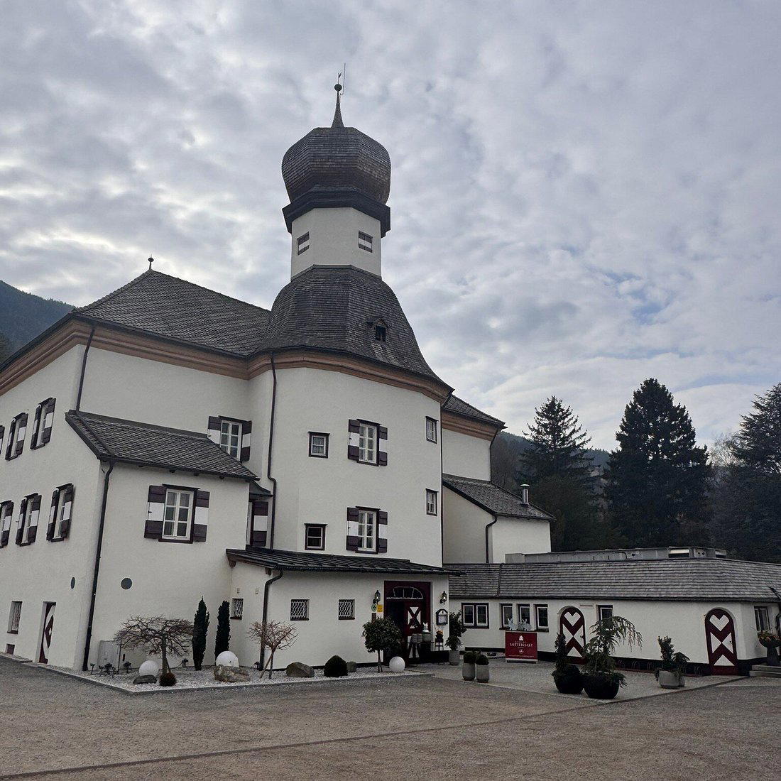 Schloss Mitterhart restaurant in Vomp, Austria