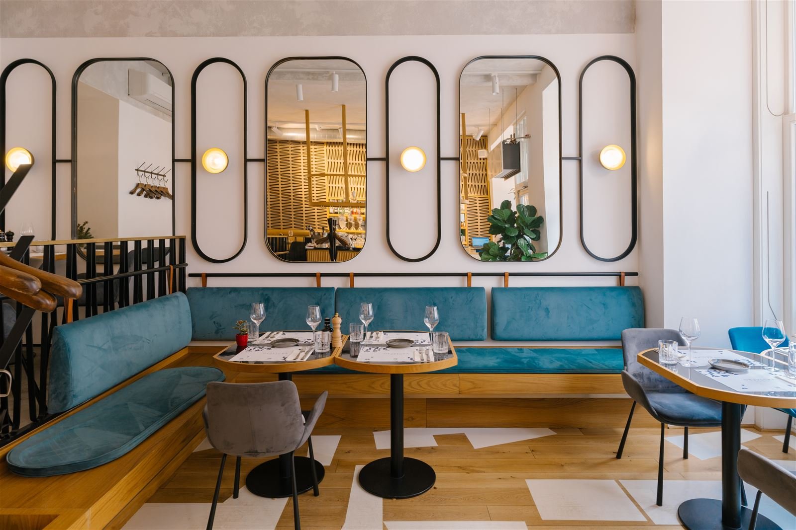 Dejvická 34, Restaurant in Prague