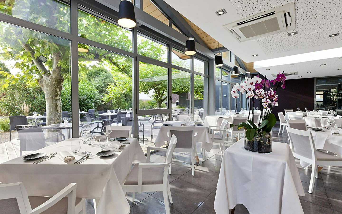 La Table de Marc Turpin - Hostellerie Saint-Germain, Saint-Germain-lès-Arlay, France