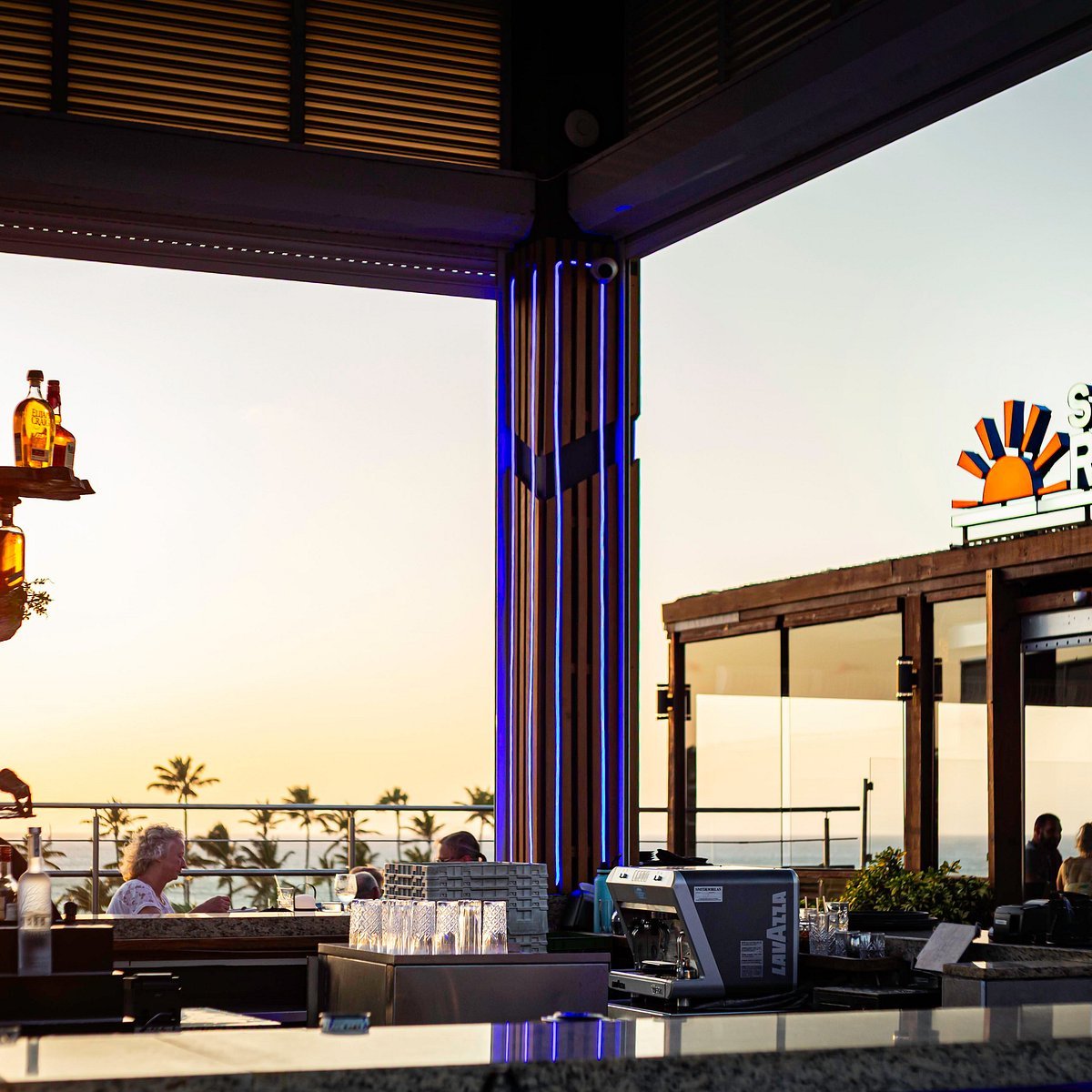 The Vue Rooftop, Restaurant in Noord