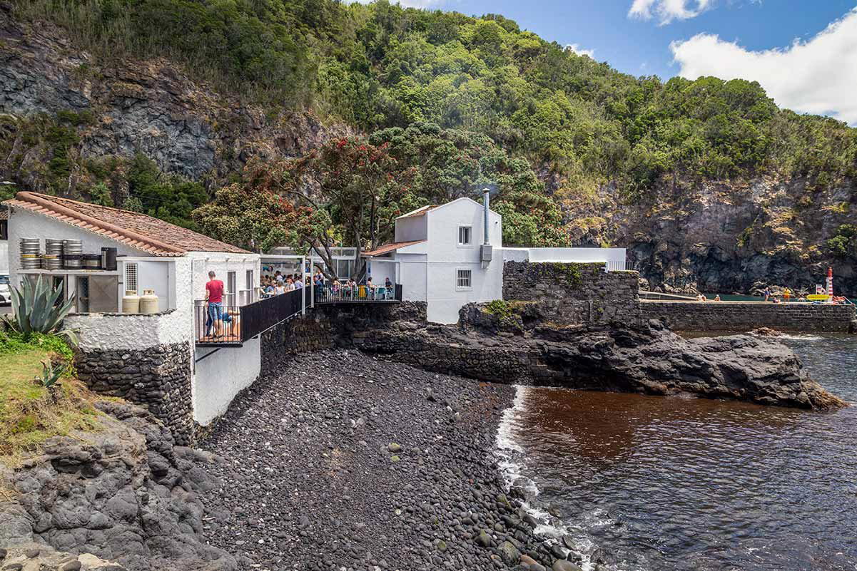 Bar Caloura restaurant in Agua De Pau