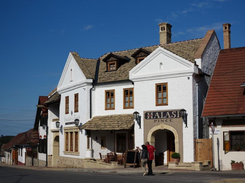 Halasi Pince Panzió, Restaurant in Villány