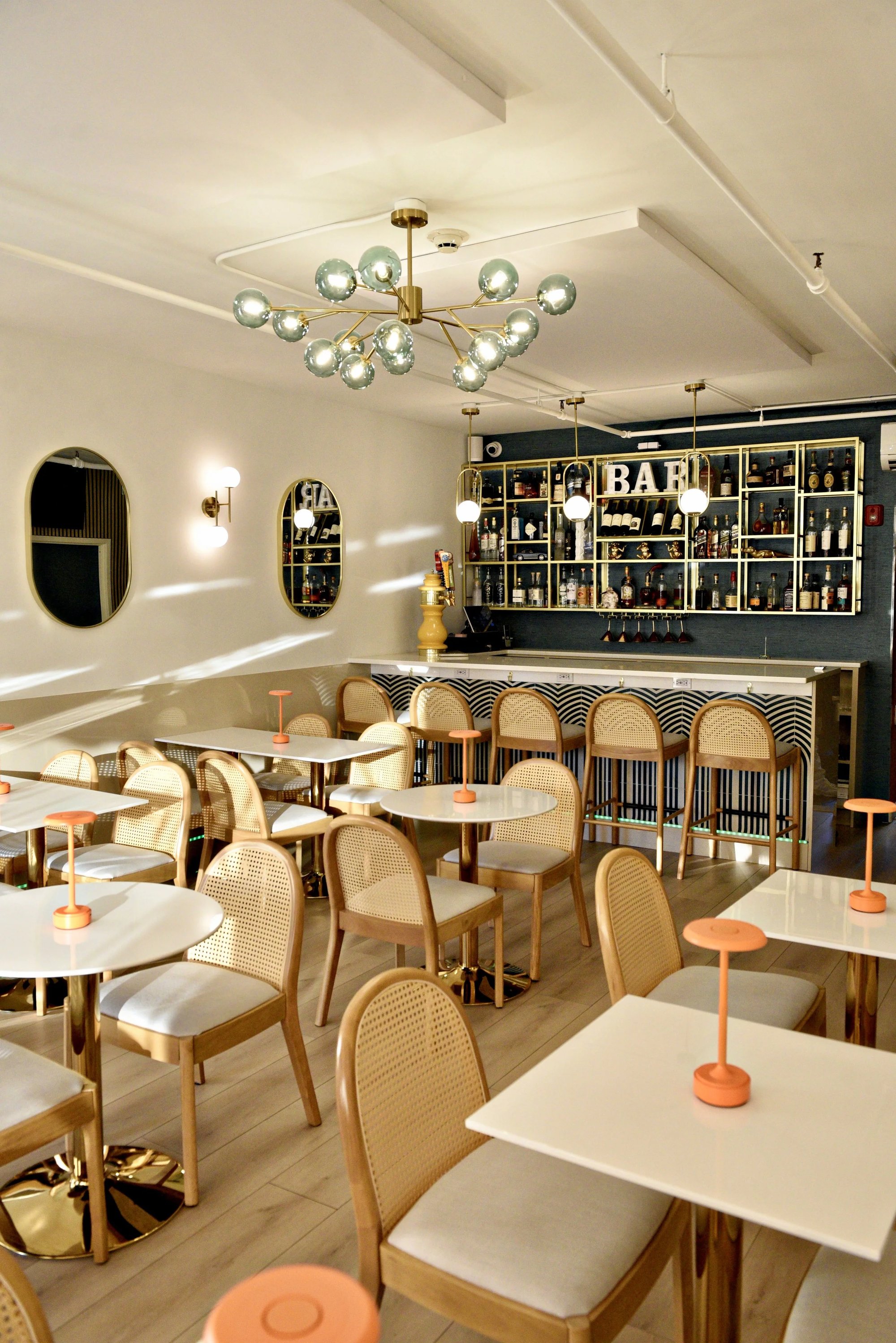 Café Nelo, Restaurant in Bronxville