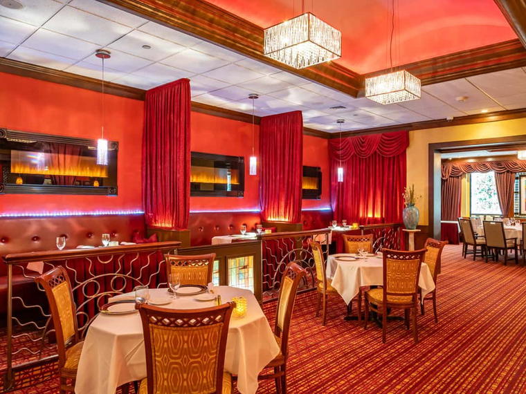 Russell's Steaks, Chops, & More, Amherst, United States