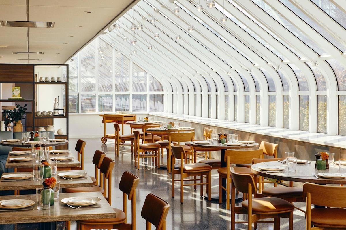 Yellow Magnolia Café restaurant in New York City, United States