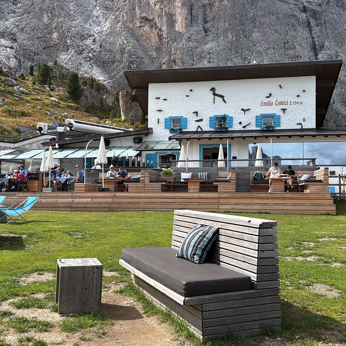 Comici Hütte restaurant in Selva, Italy