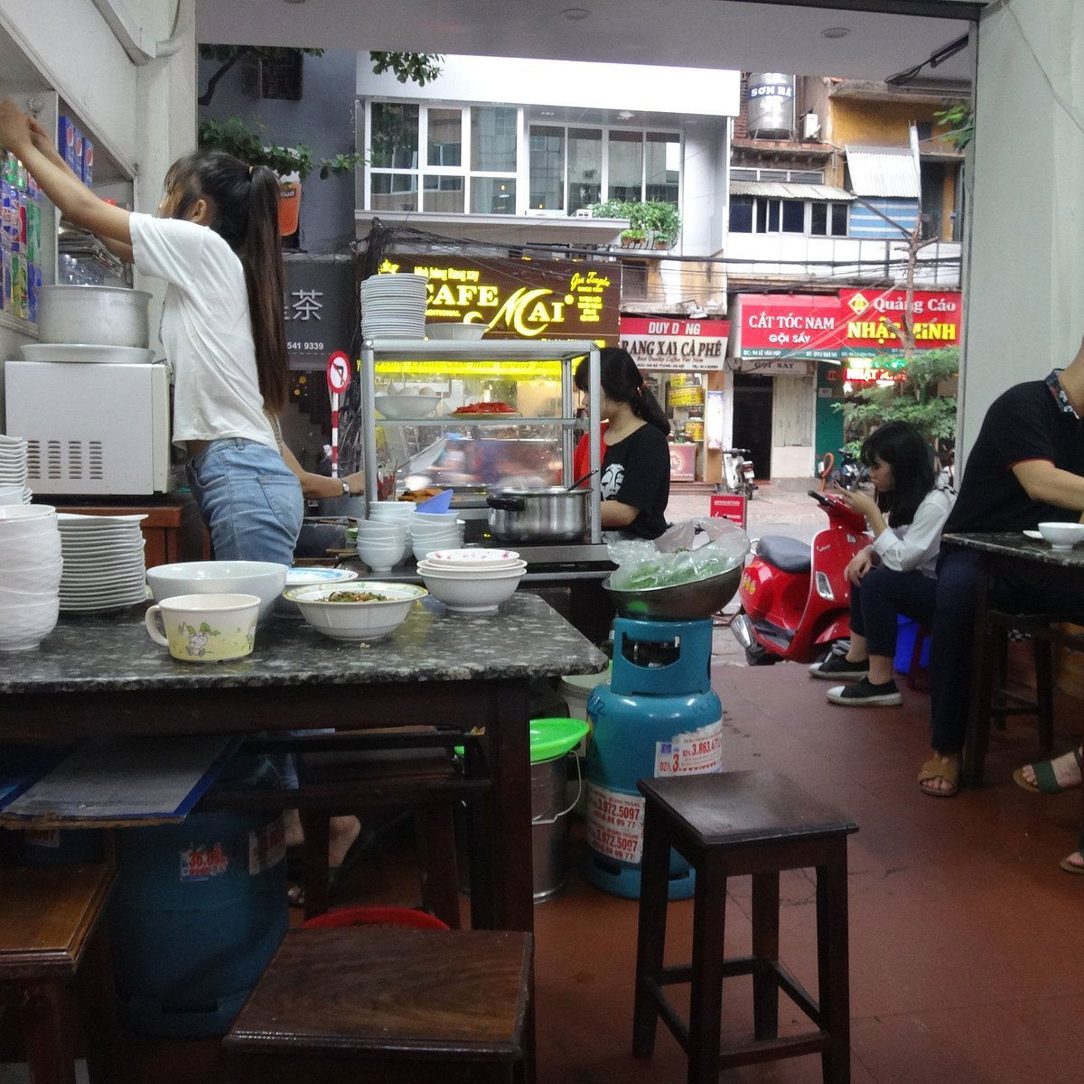 Bánh Cuốn Gia Truyền Thanh Vân, Restaurant in Hanoi