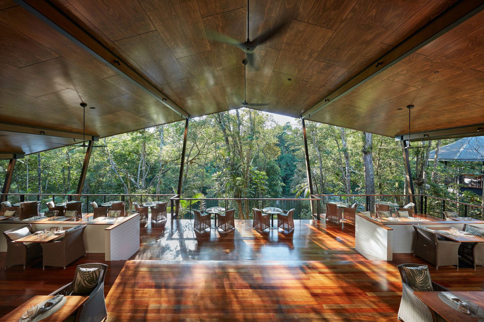 Treehouse Restaurant, Restaurant in Daintree Rainforest