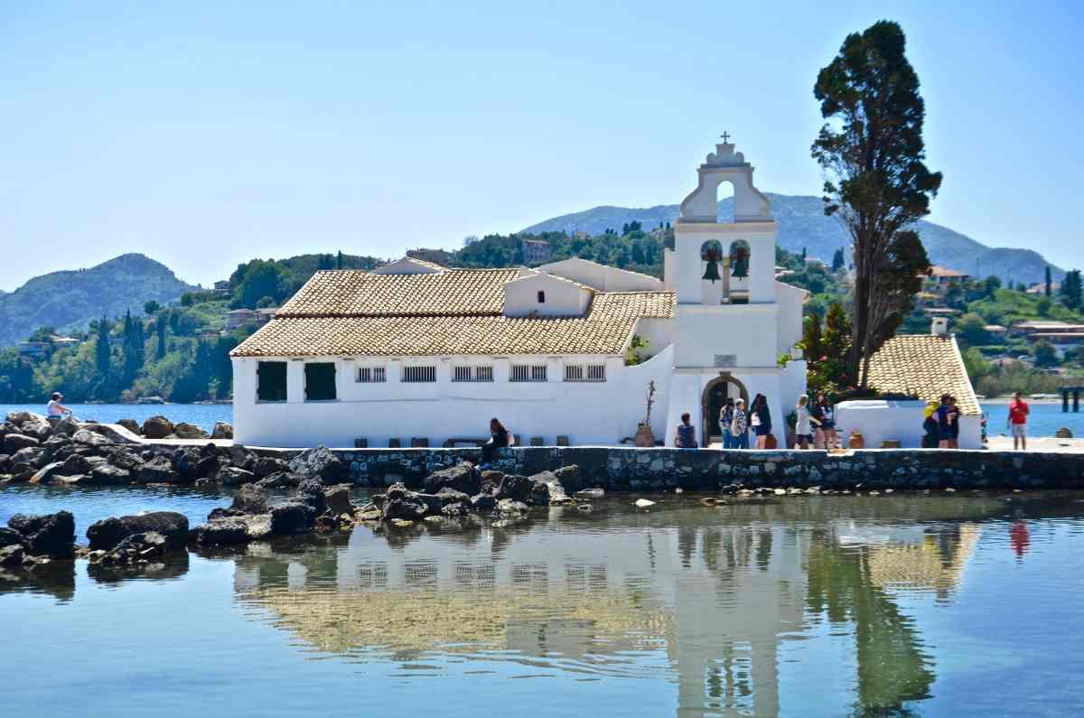Φλοίσβος restaurant in Evdilos