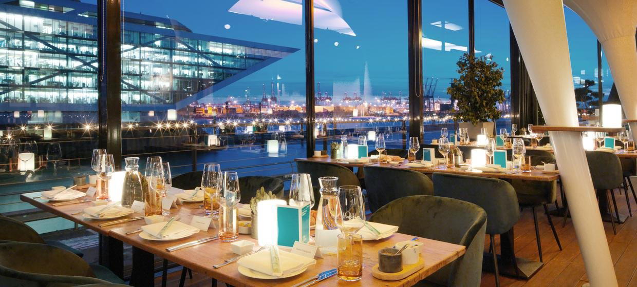 am kai | restaurnt. seafood. drinks. elbblick restaurant in Hamburg, Germany