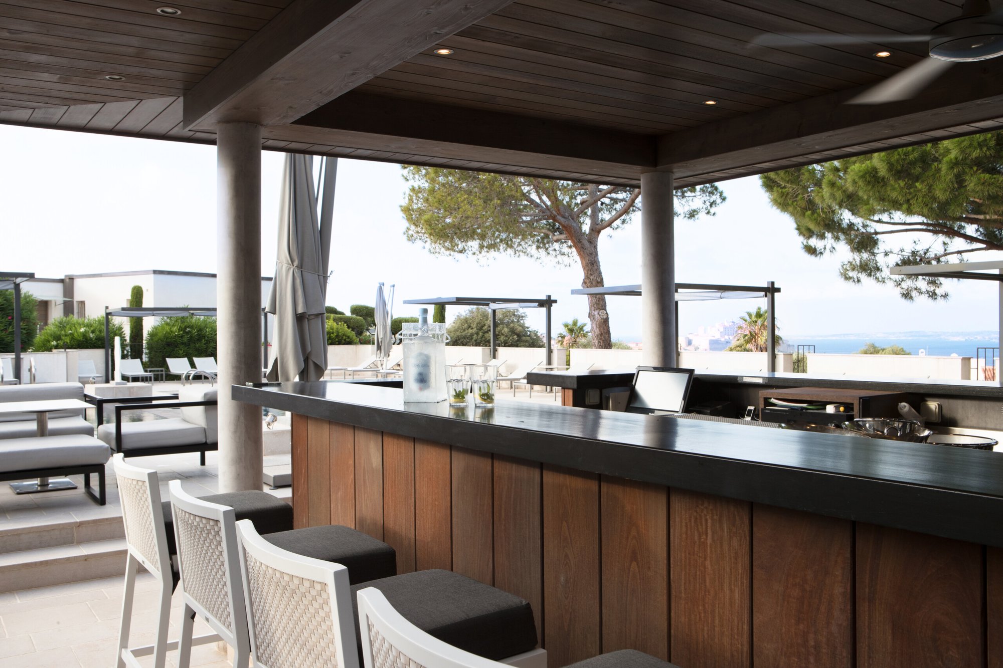 Pool Bar