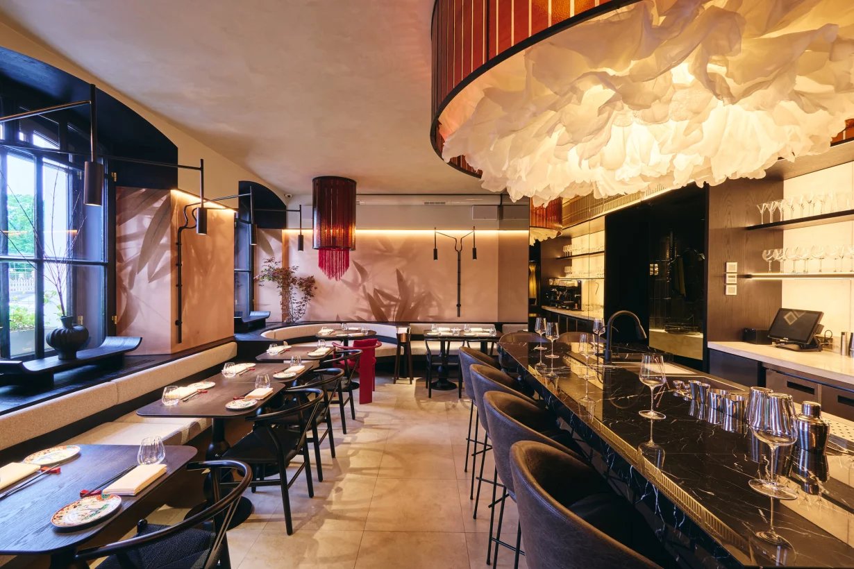 Lotus Bistro, Restaurant in Saint Petersburg
