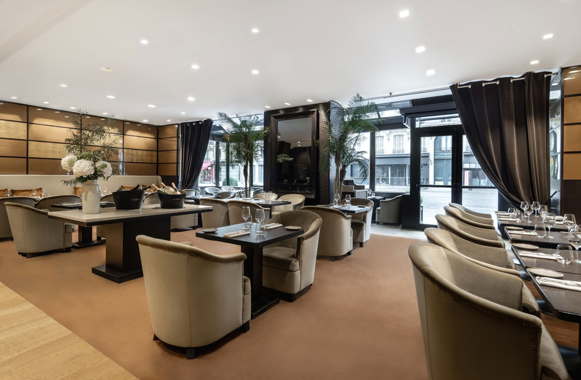 Café M, Restaurant in Paris