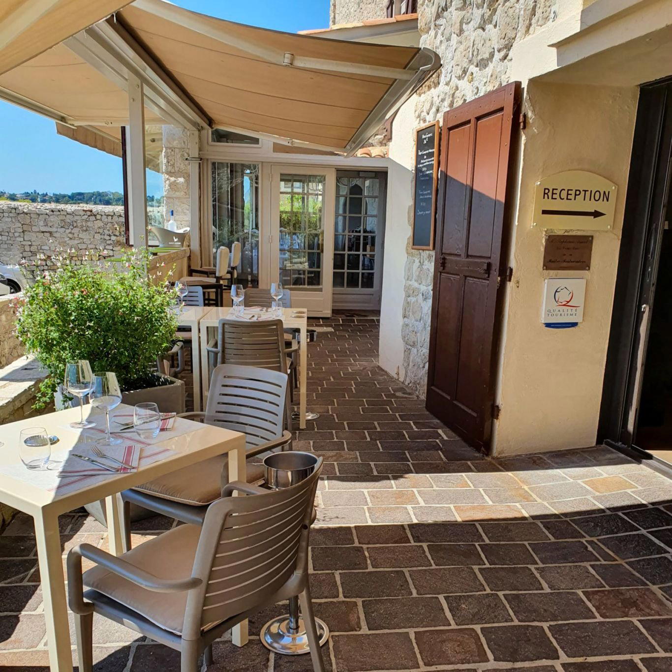 Les Vieux Murs restaurant in Antibes, France