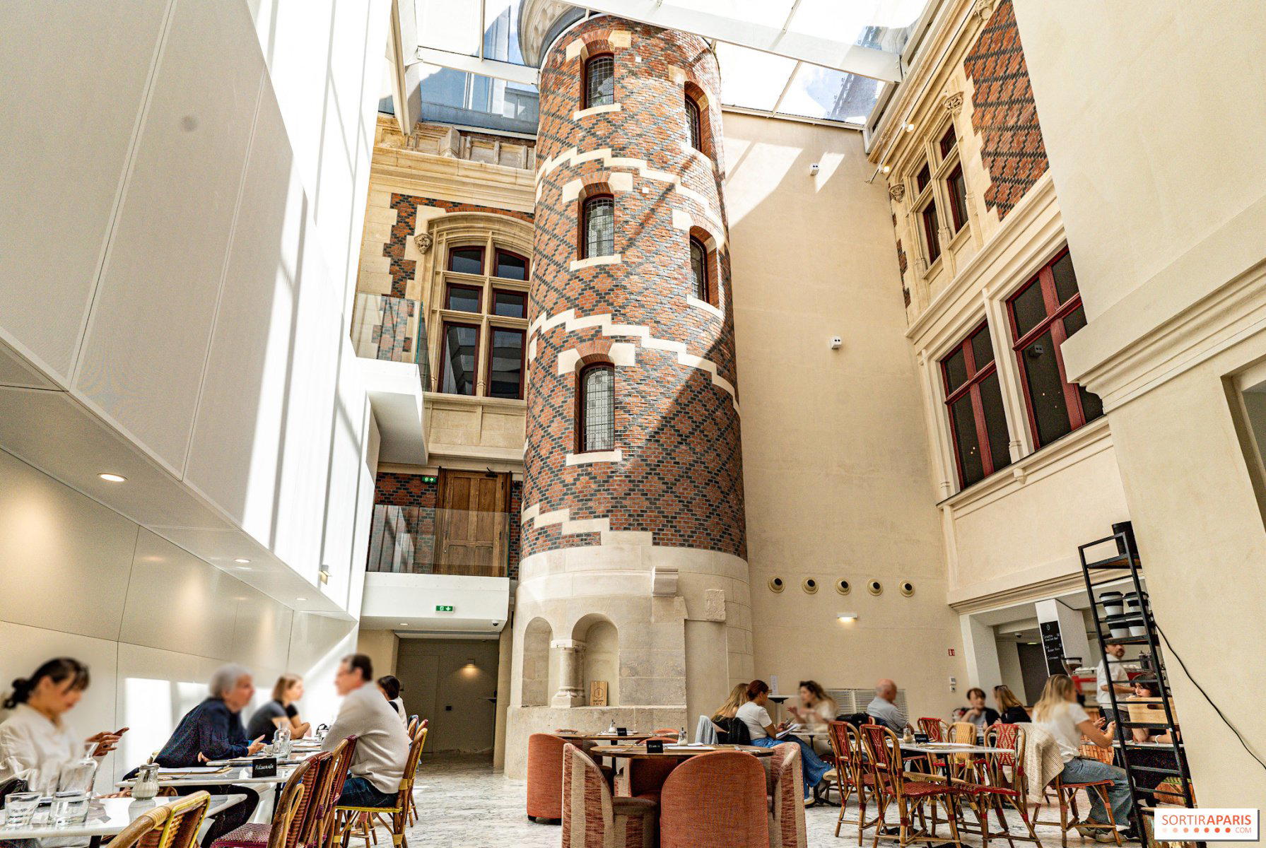 Inform Café restaurant in Paris, France