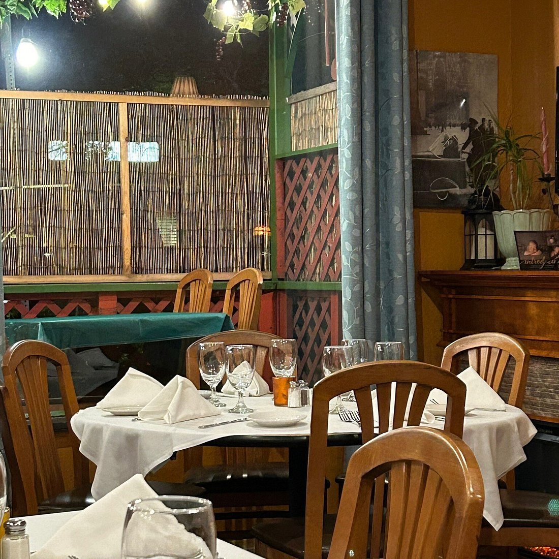 Cafe Milano restaurant in La Jolla, United States