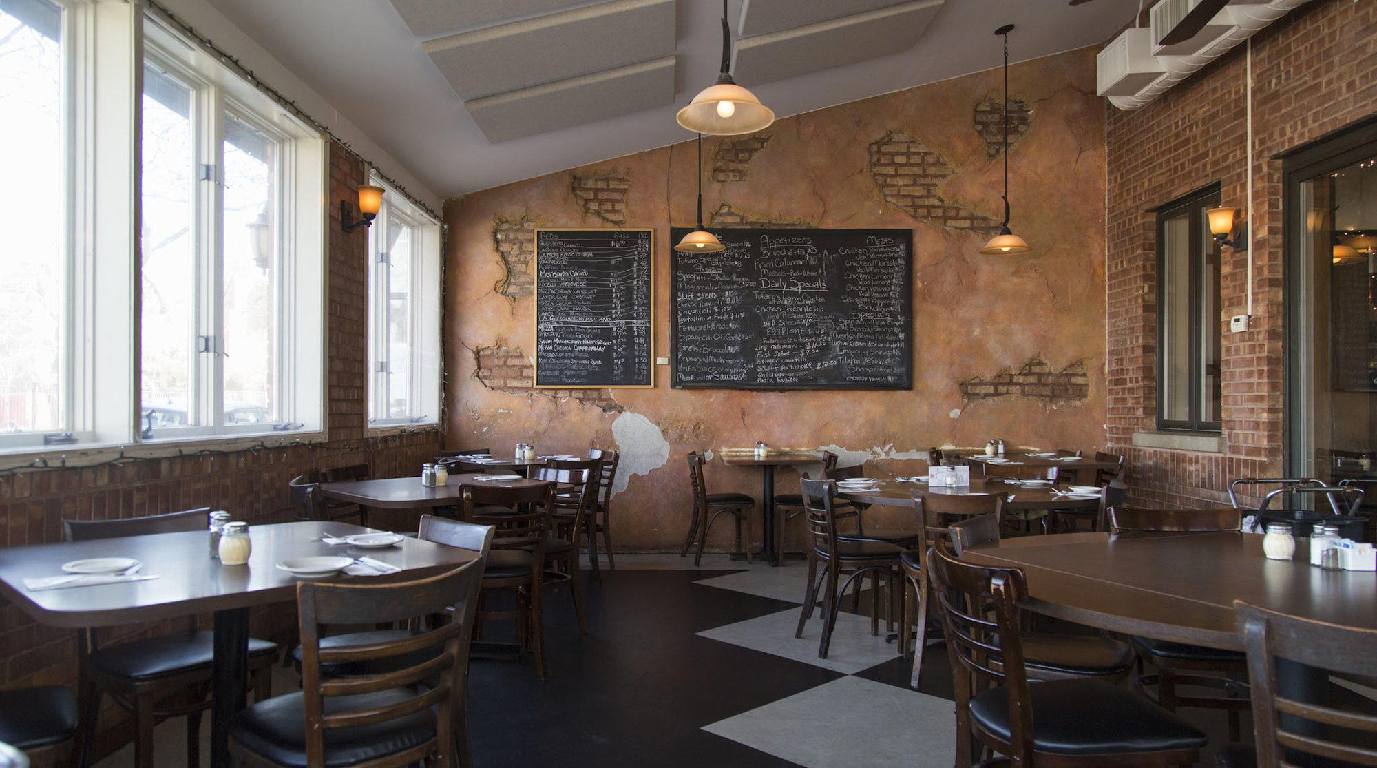 Tufano's Vernon Park Tap restaurant in Chicago, United States