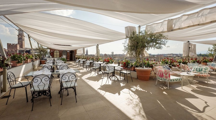 Due Torri Lounge & Restaurant