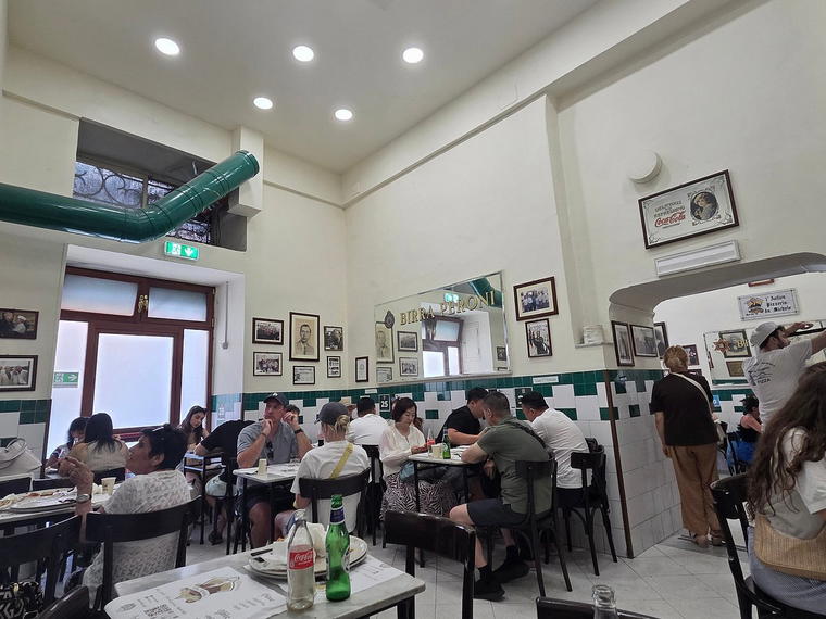 L'antica Pizzeria da Michele, Naples, Italy