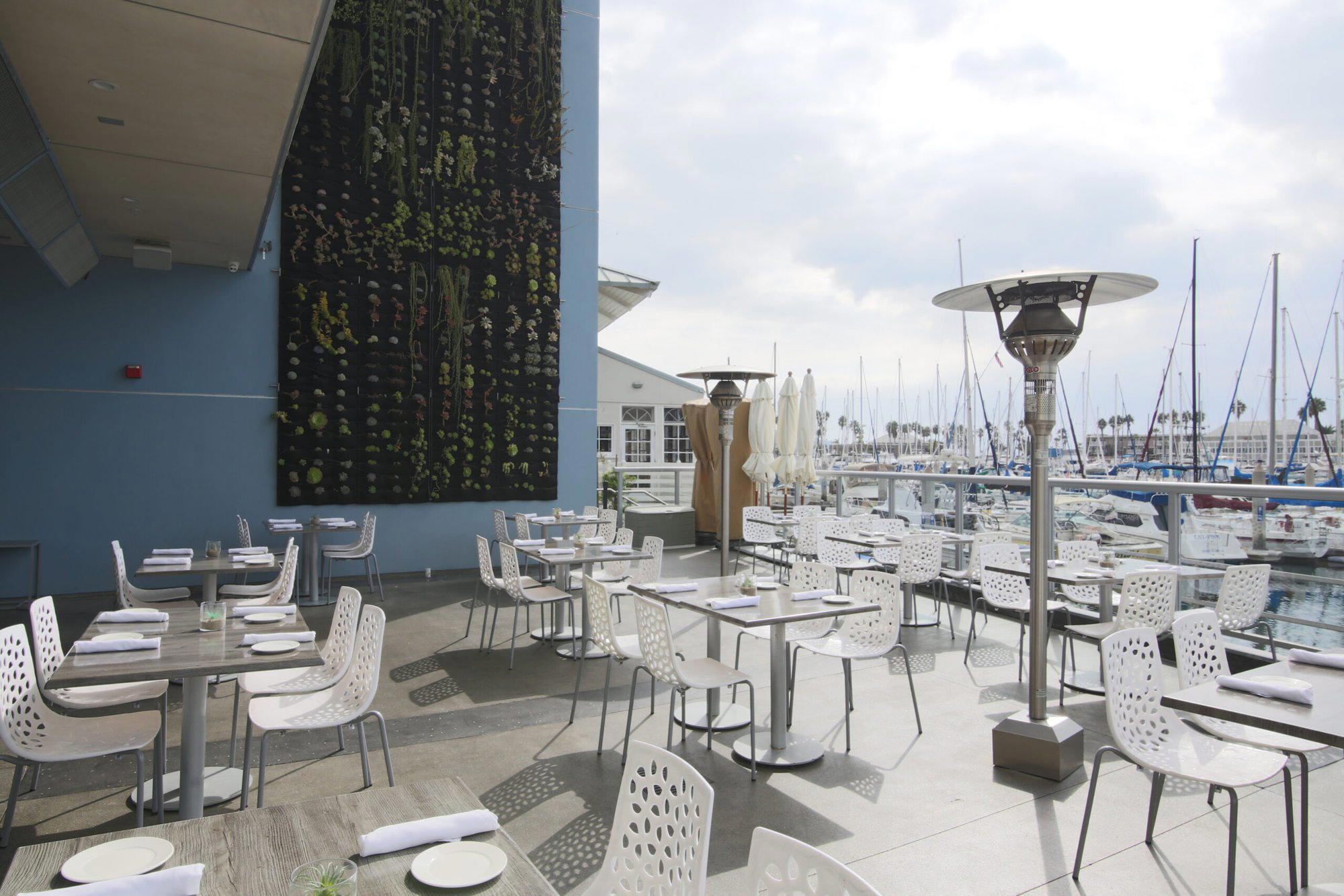 sea level @ shade restaurant in Redondo Beach, United States