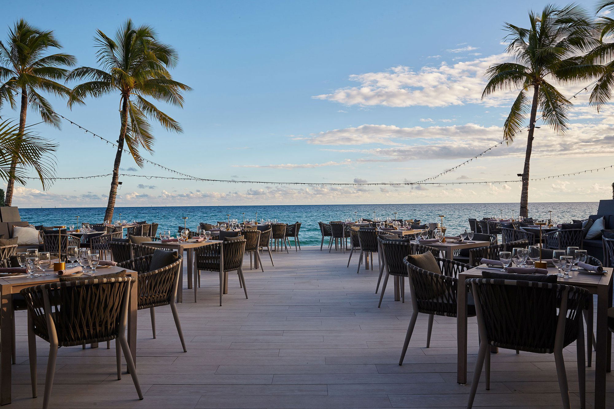 Aviva, Restaurant in New Providence