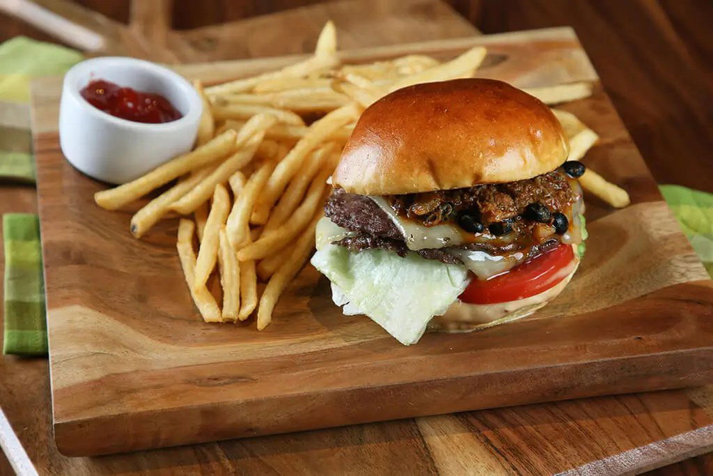 Salish Sun Taqueria, Bar & Burgers, Restaurant in Seattle