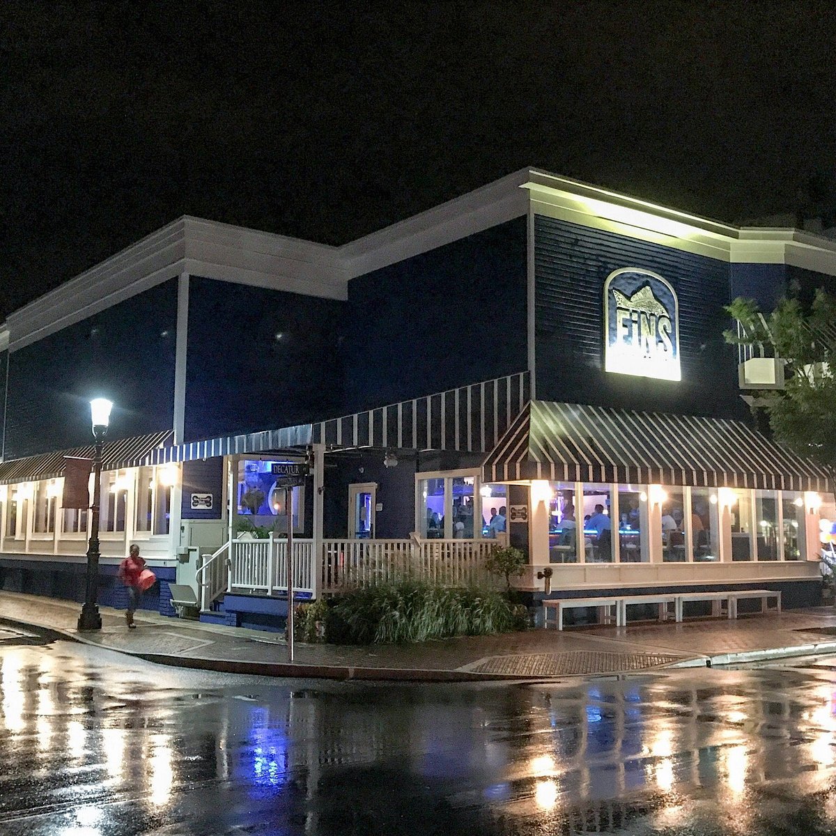 Fins Bar & Grille