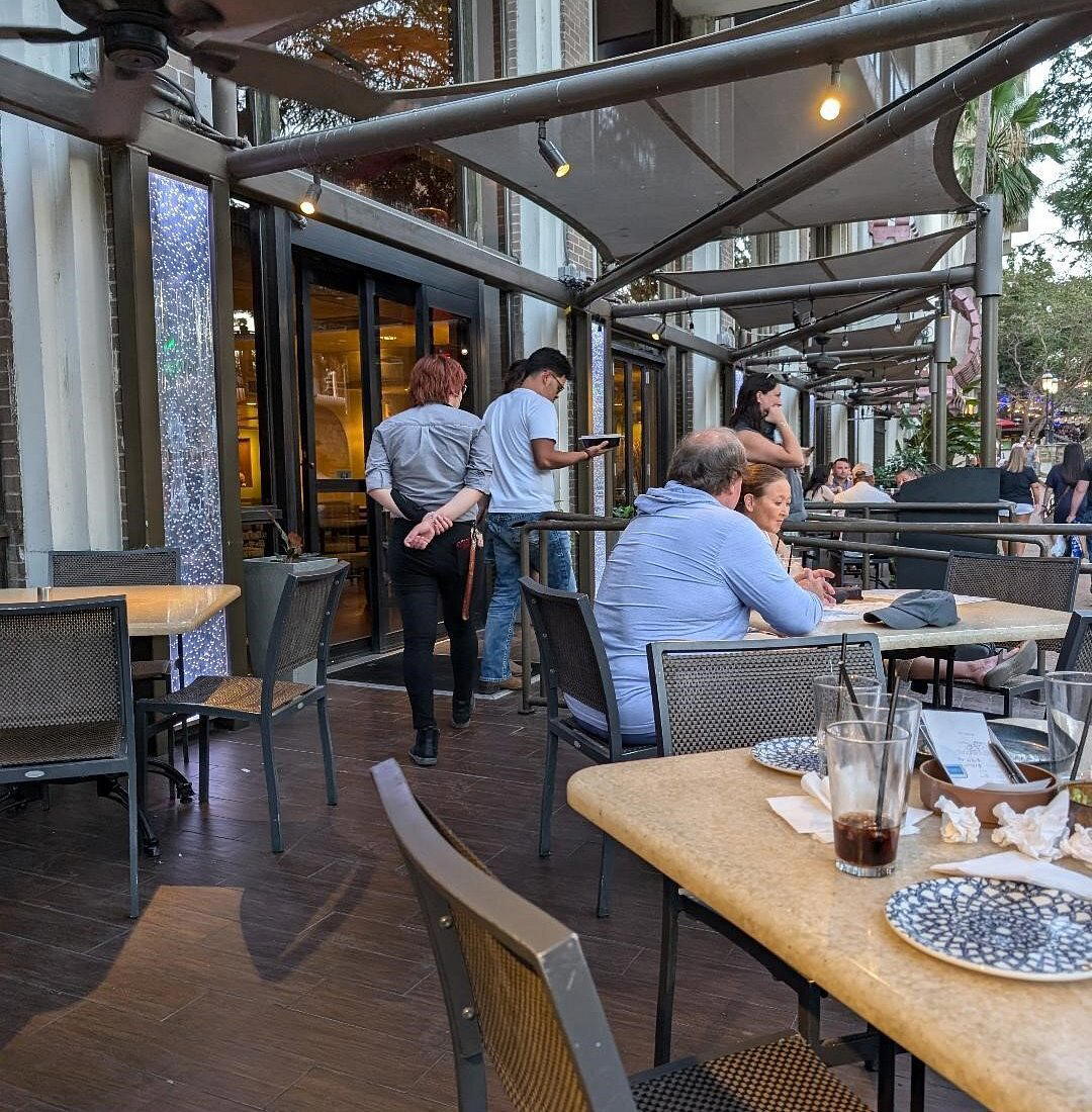 The River's Edge Café & Patio restaurant in San Antonio, United States