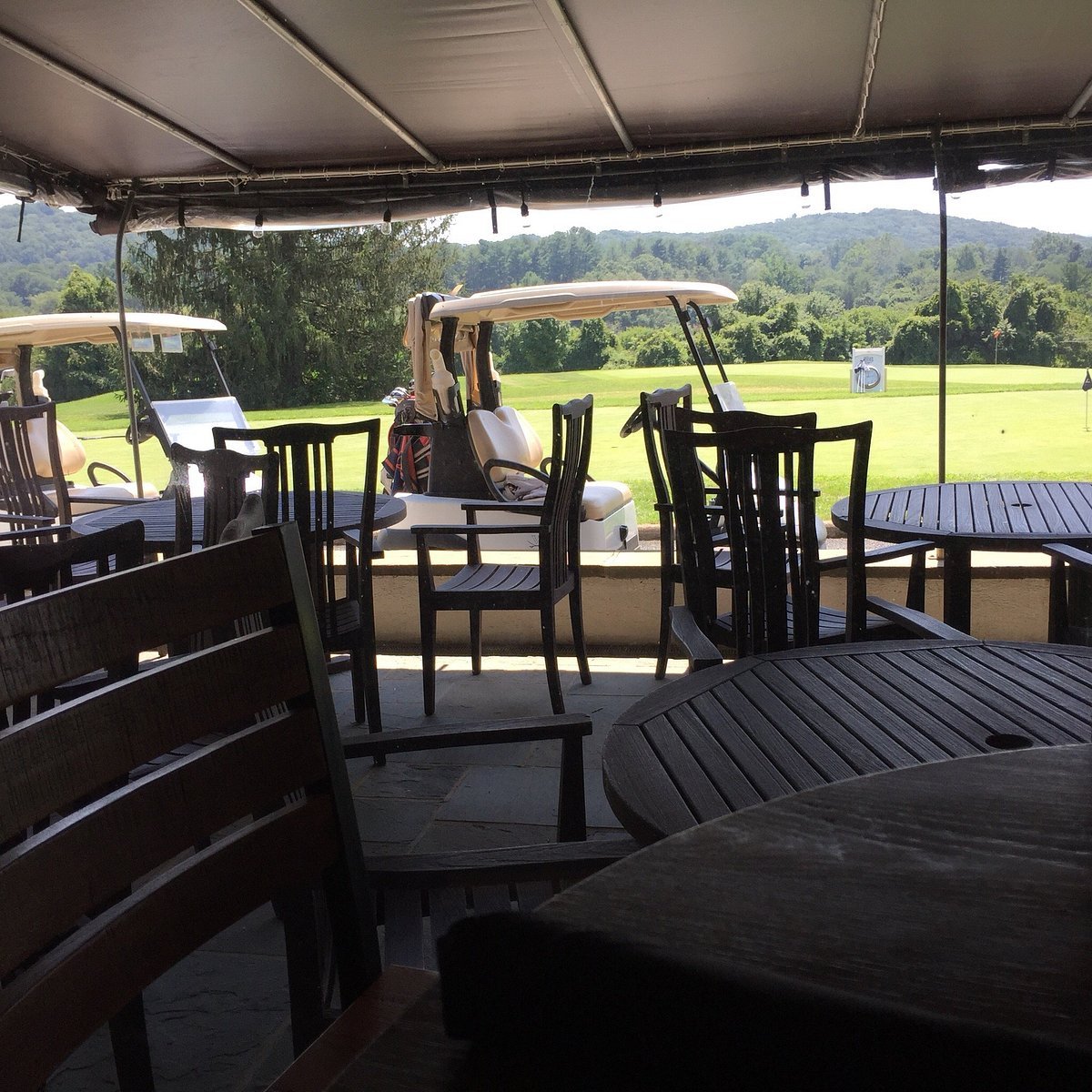 Birdwood Bar & Grill