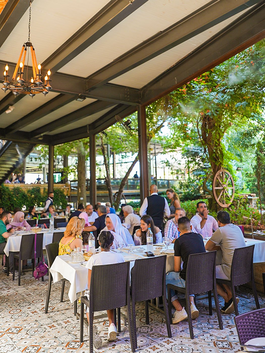 Shams Restaurant, Restaurant in Aanjar