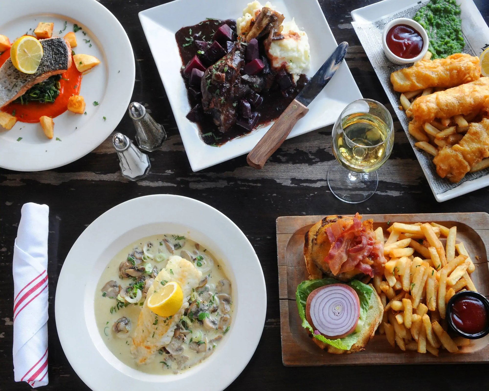 Apllada Greek Fusion Restaurant, Restaurant in Hamilton