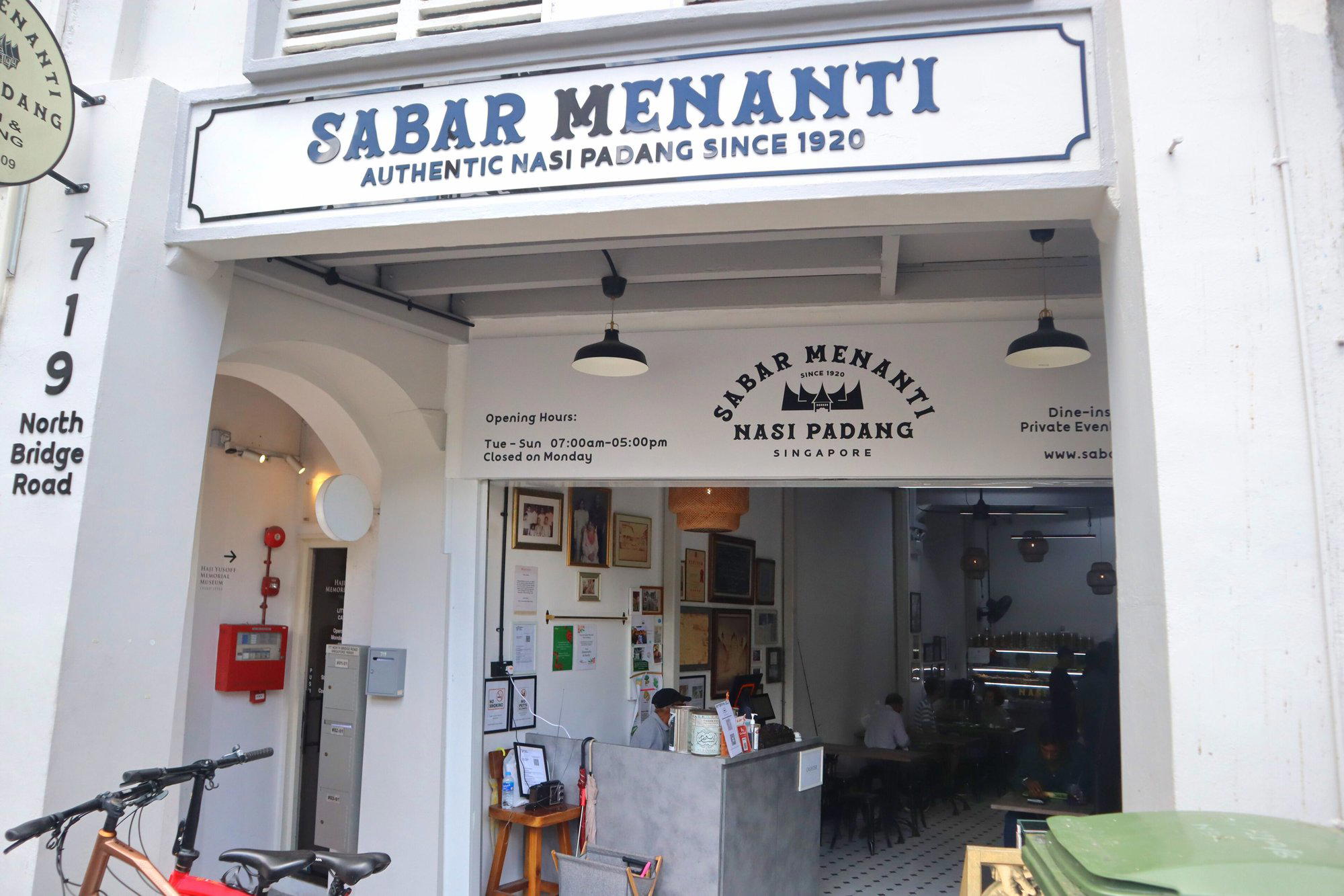 Nasi Padang Sabar Menanti restaurant in Singapore, Singapore