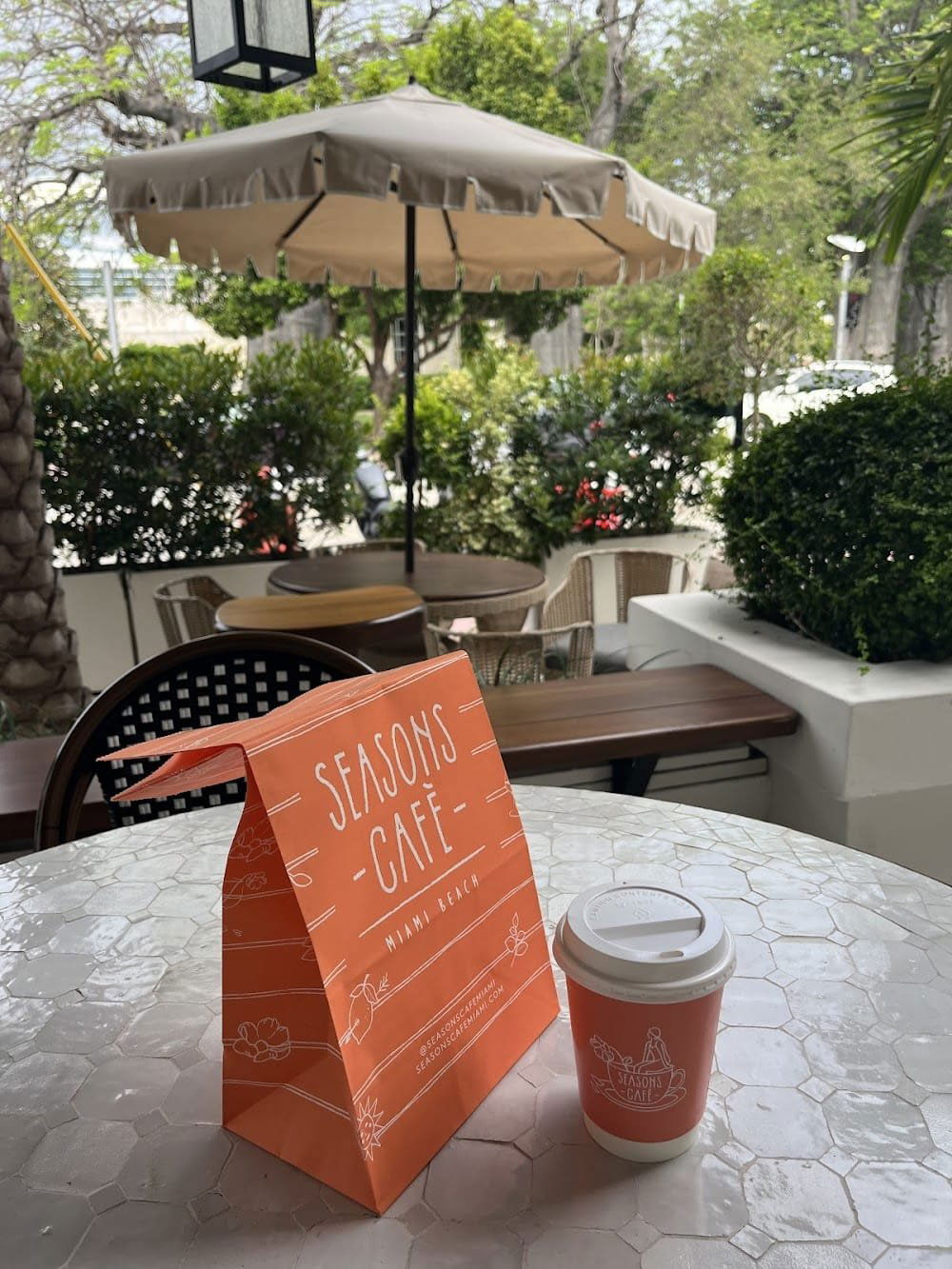 Seasons Café, Restaurant in Miami Beach