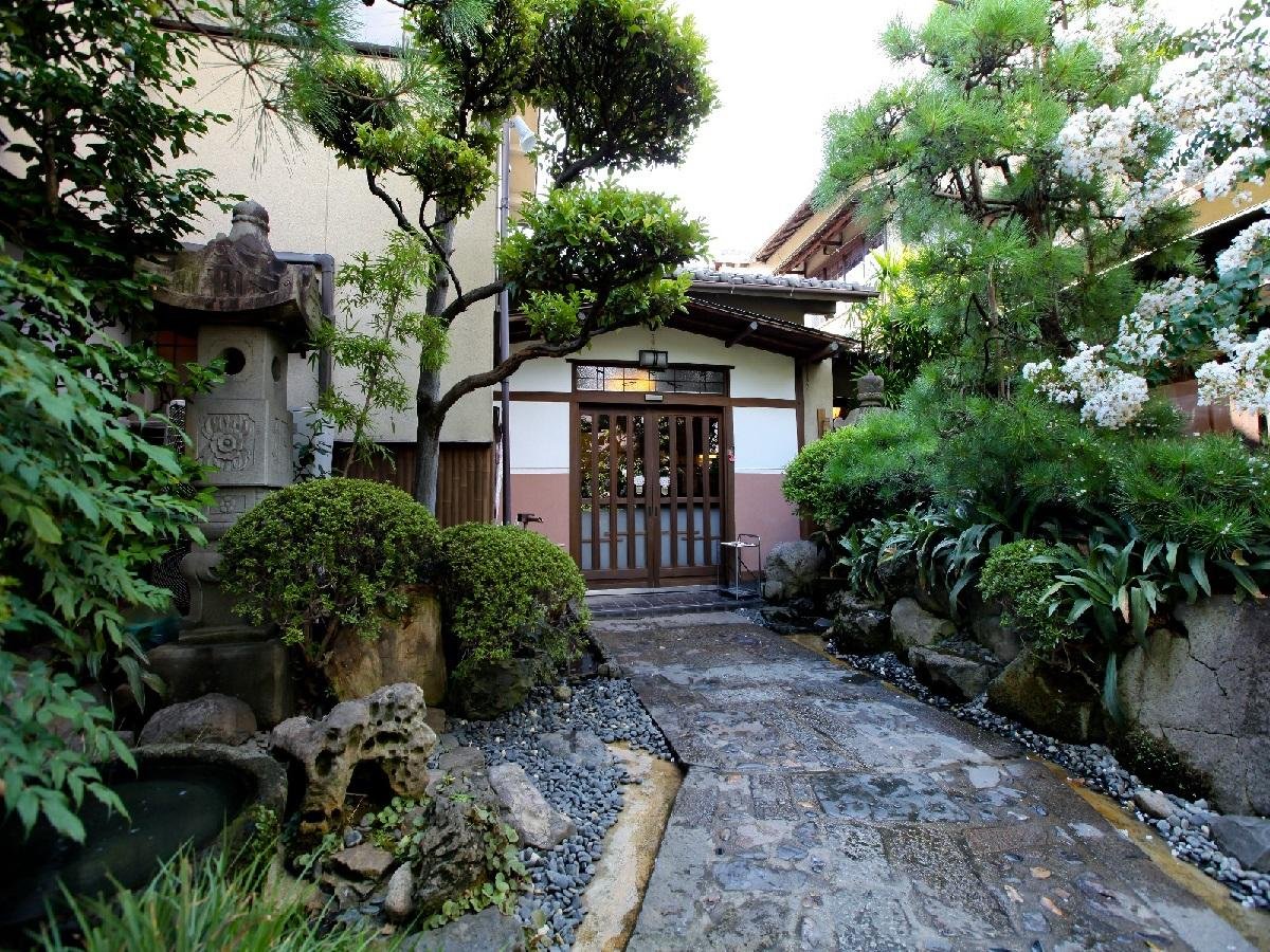Atsuta Horaiken (あつた蓬莱軒 本店) restaurant in Nagoya, Japan
