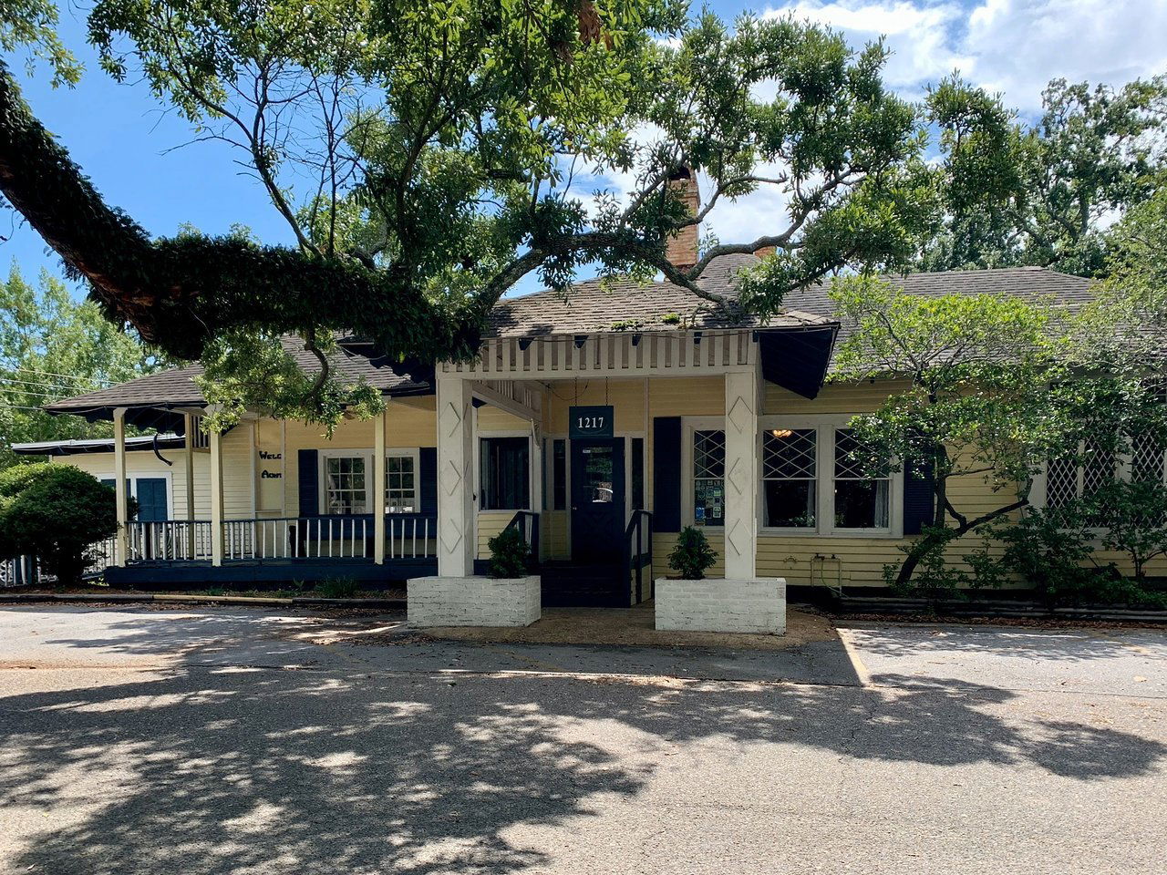Aunt Jenny's Catfish Restaurant, Restaurant in Ocean Springs