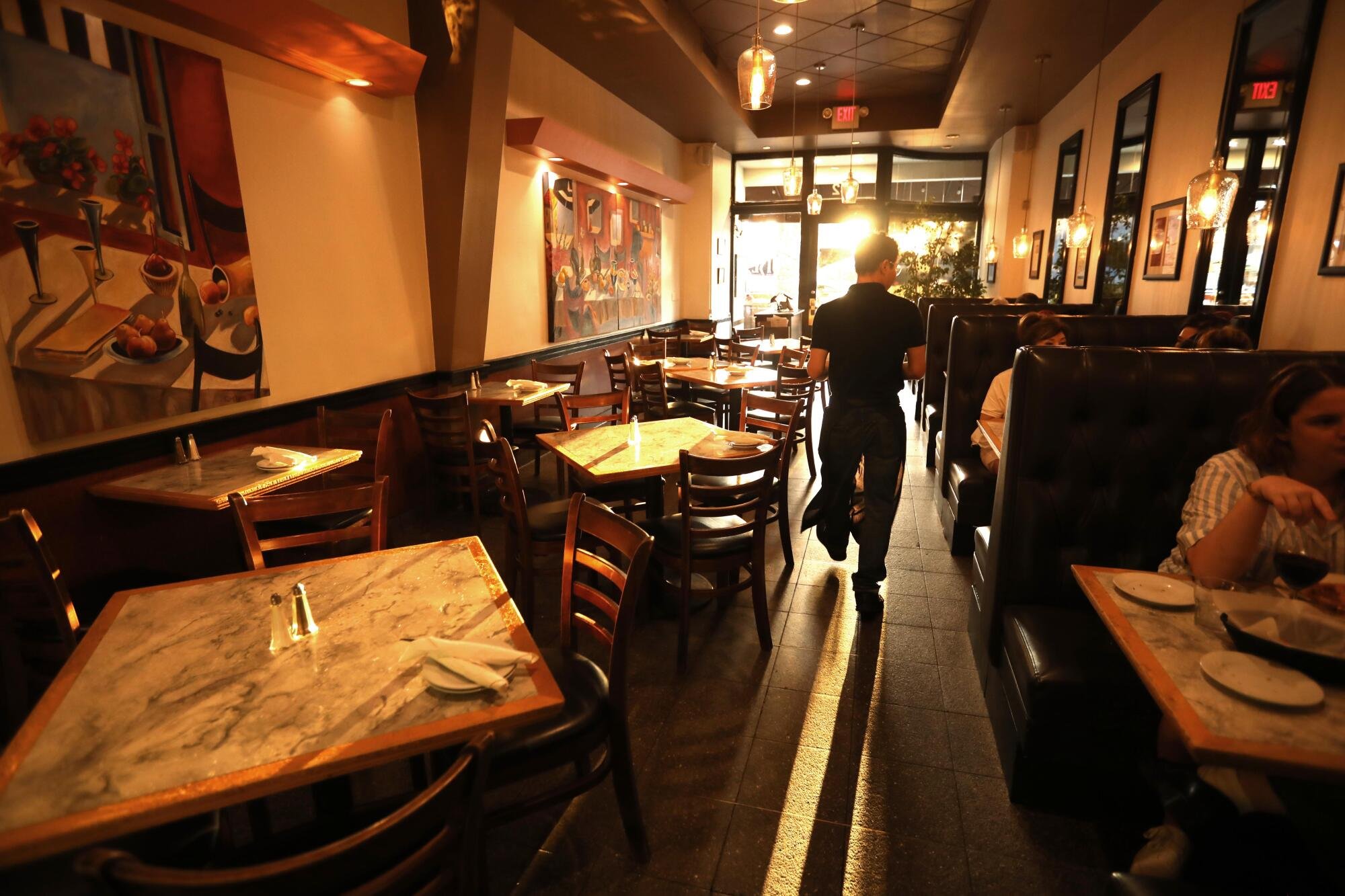 Louise's Trattoria, Restaurant in Los Angeles