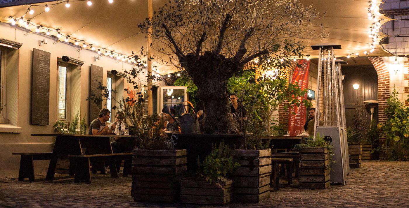 Froggy's Tavern restaurant in Montreuil Sur Mer, France