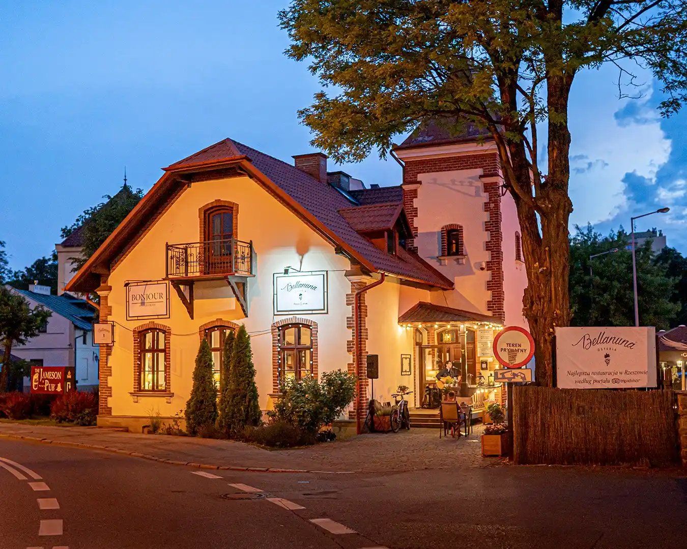 Włoska Restauracja Bellanuna restaurant in Rzeszow, Poland