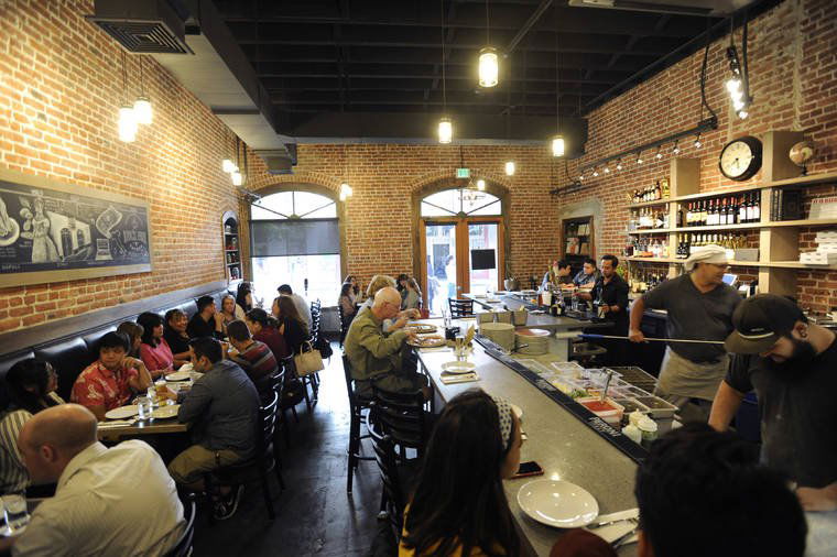 Brick Fire Tavern, Restaurant in Honolulu