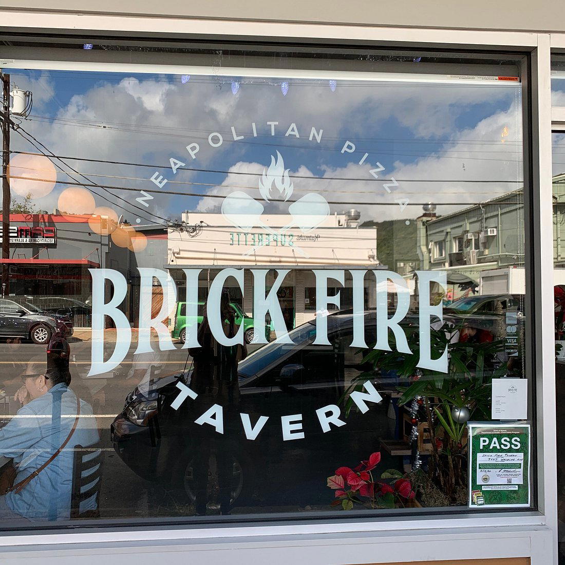 Brick Fire Tavern restaurant in Honolulu, United States