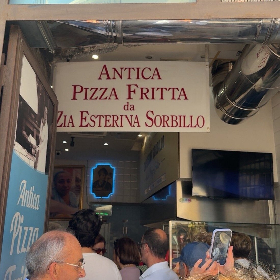 Antica Pizza Fritta da Zia Esterina, Restaurant in Naples