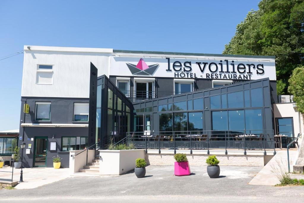 Les Voiliers restaurant in Peigney
