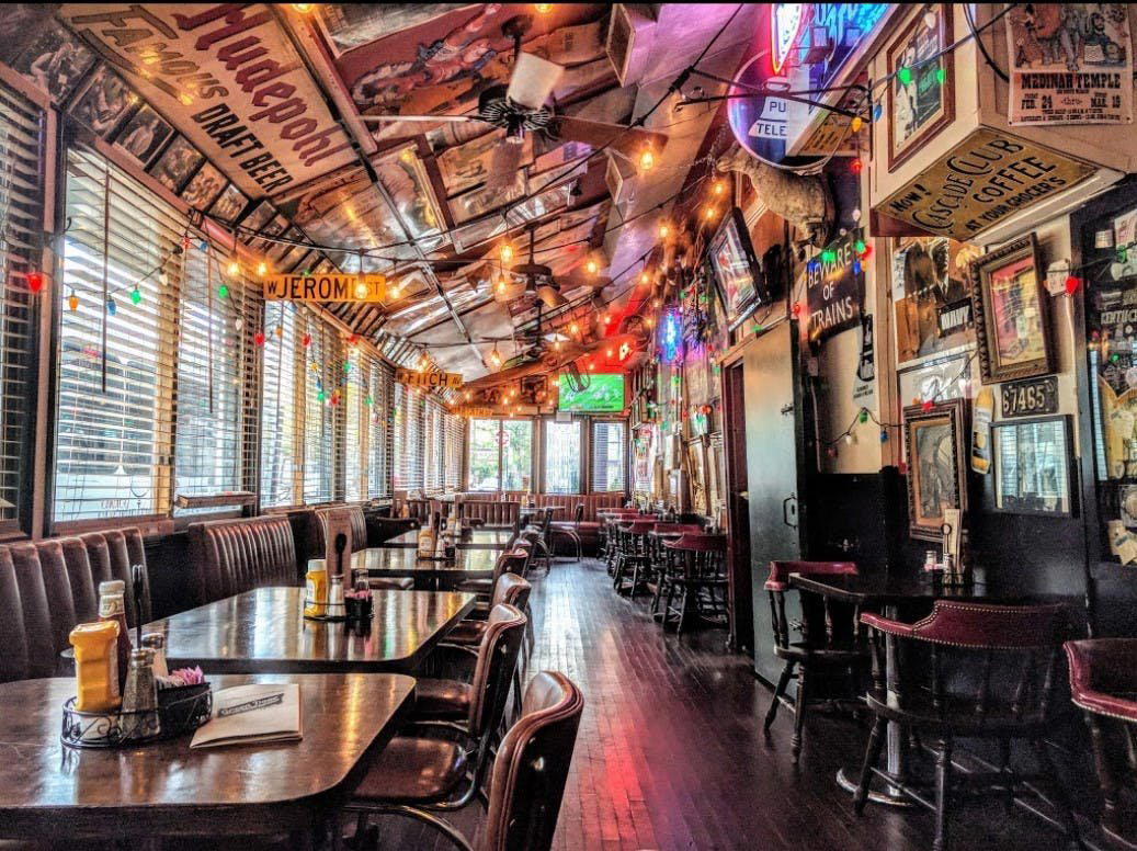 Green Door Tavern restaurant in Chicago, United States