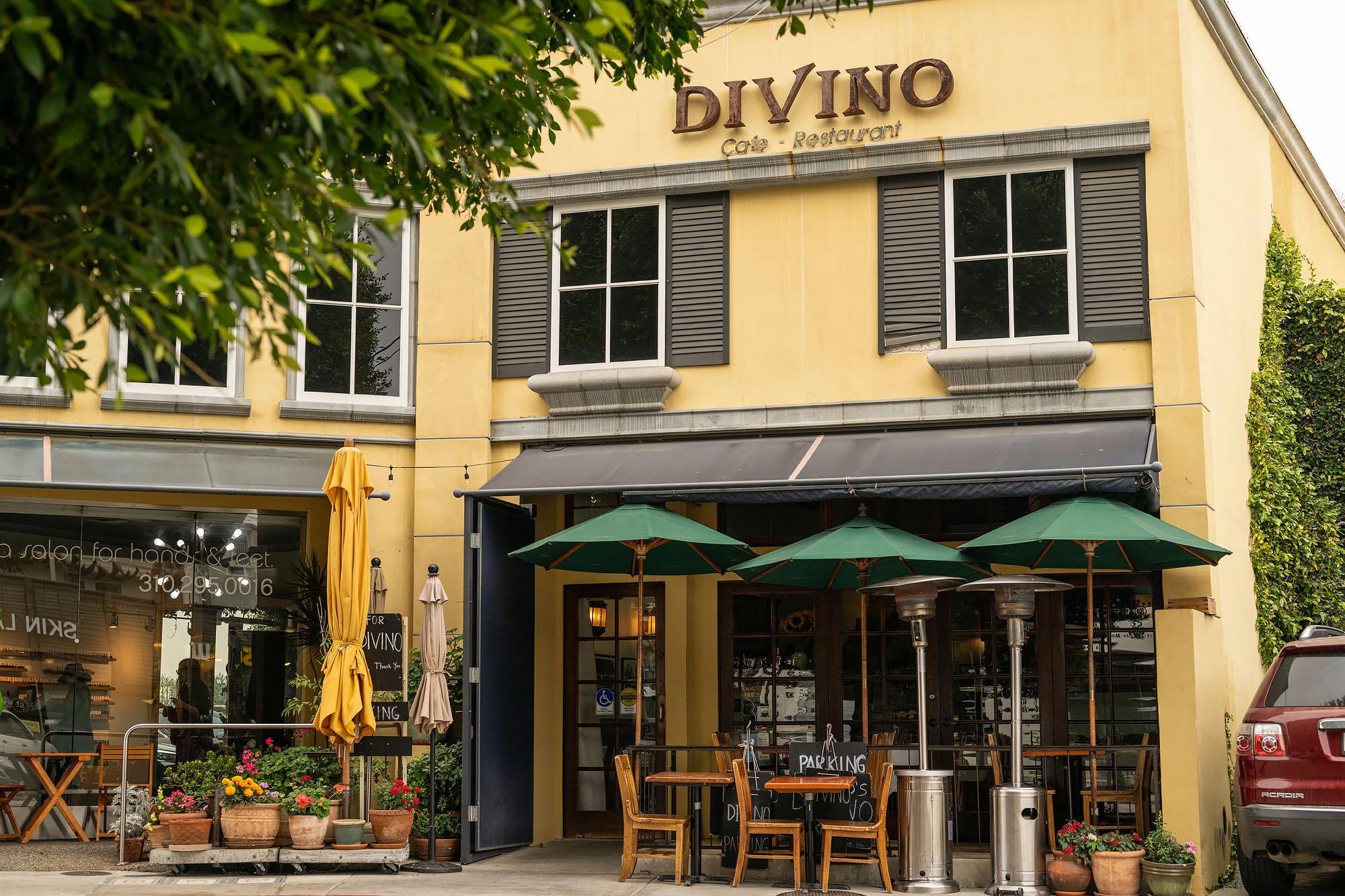 Divino restaurant in Los Angeles, United States