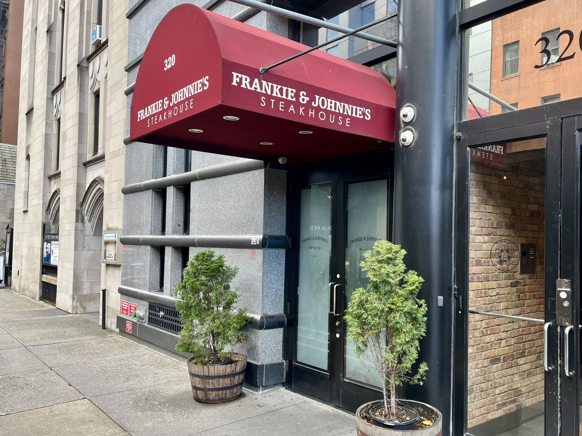 Frankie & Johnnie's Steakhouse, Restaurant in New York City