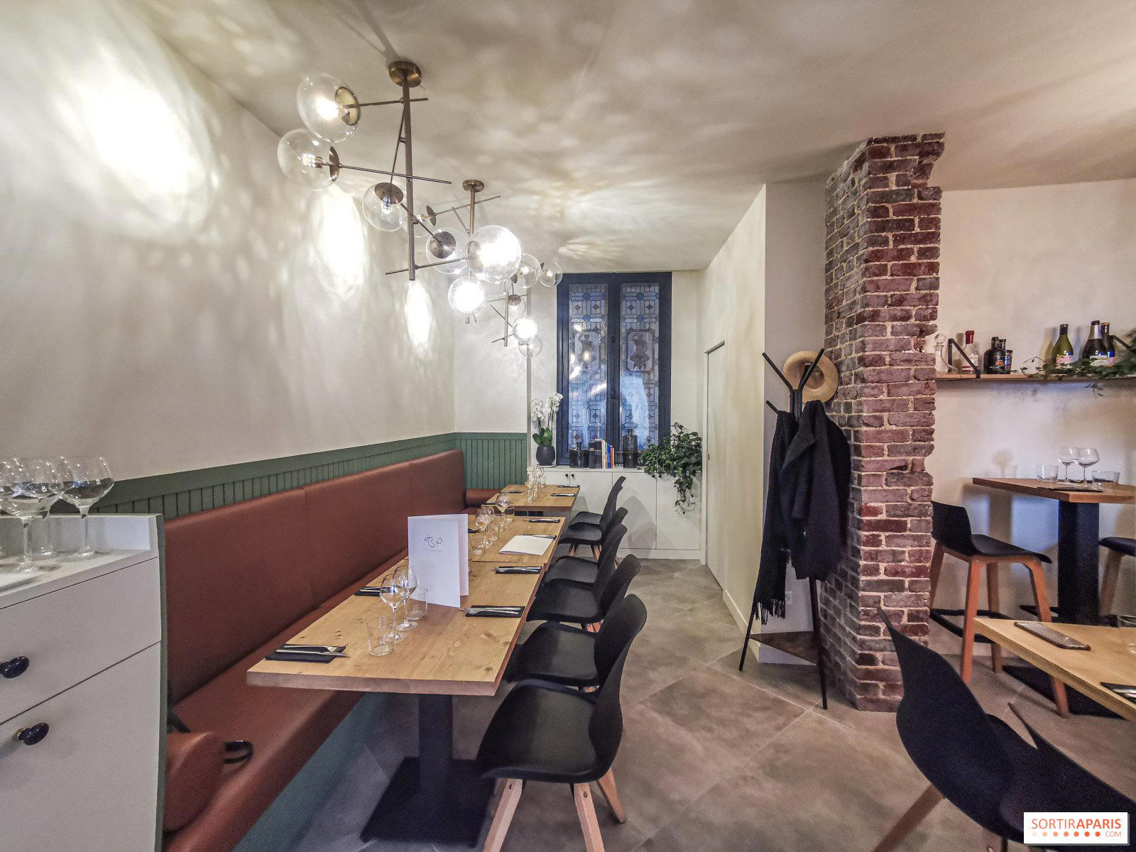 Huîtres et Saumons de Passy restaurant in Paris, France