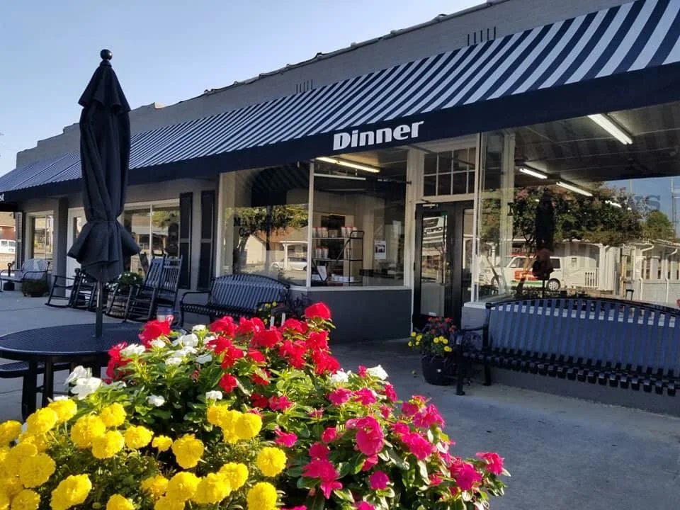 Matthews Cafeteria restaurant in Tucker, United States